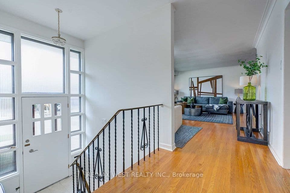 29 Fulwell Crescent, Toronto, ON M3J 1Y4 – photo 2