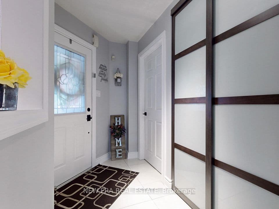 5380 Floral Hill Crescent, Mississauga, ON L5V 1V3 – photo 2