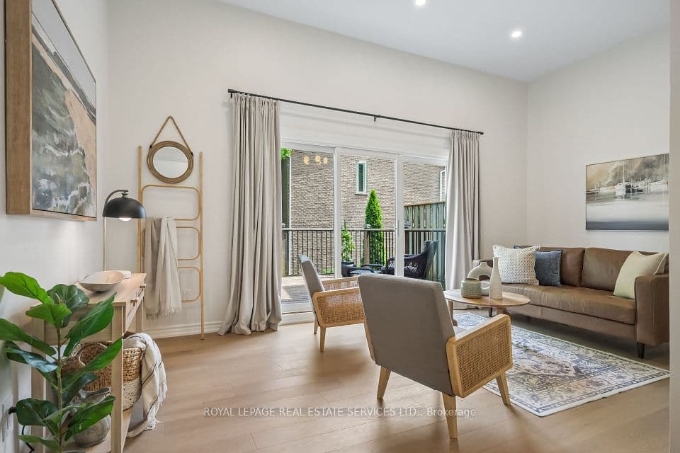 2222 Marine Drive 1, Oakville, ON L6L 1C1 – photo 2