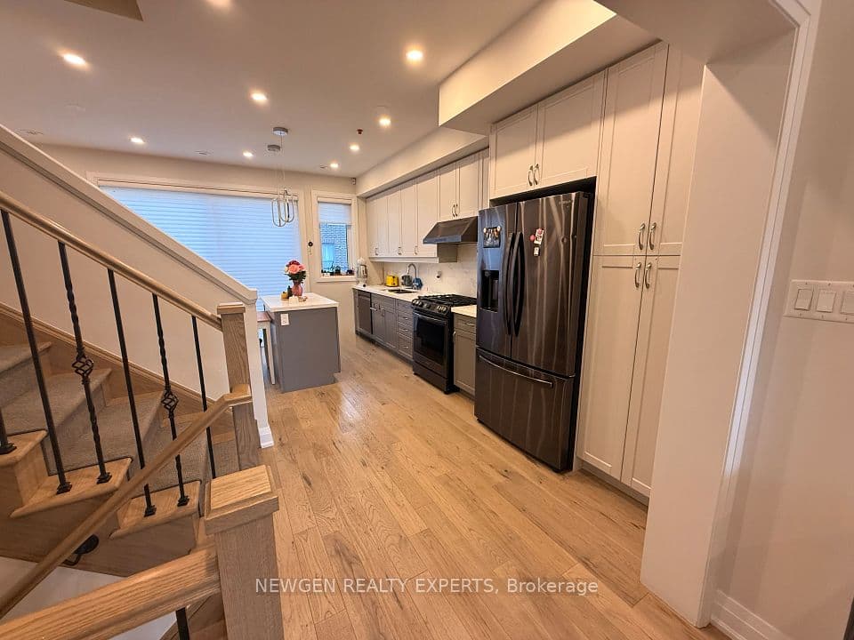 14 Wild Rose Gardens W, Toronto, ON M6L 0A5 – photo 3