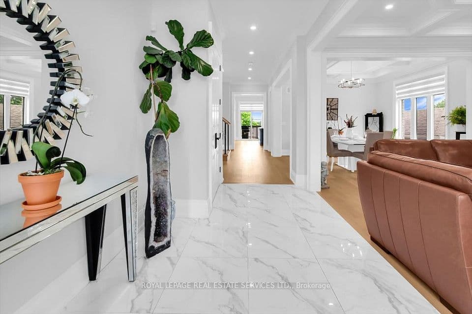 56 Battersea Crescent, Toronto, ON M6L 1H1 – photo 3