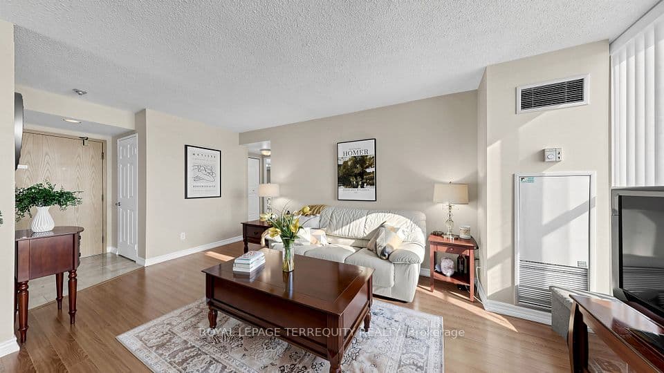22 Southport Street 833, Toronto, ON M6S 4Y9 – photo 3