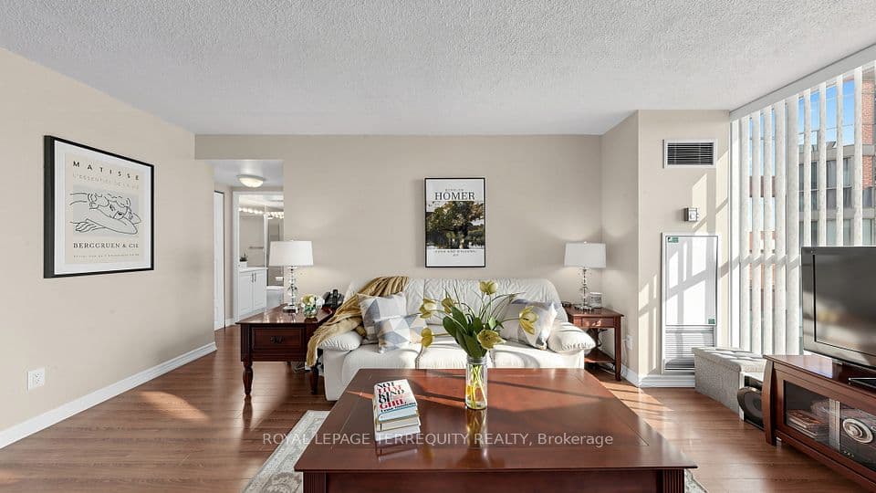 22 Southport Street 833, Toronto, ON M6S 4Y9 – photo 2