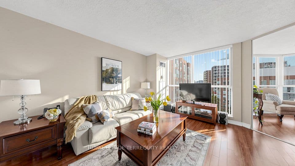 22 Southport Street 833, Toronto, ON M6S 4Y9 – main photo