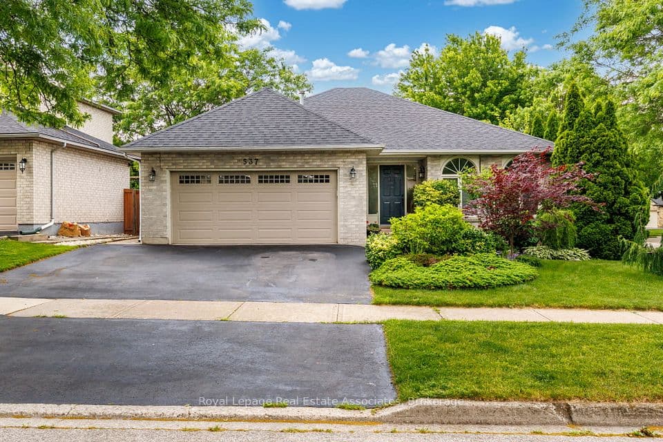 537 MATHEWMAN Crescent, Burlington, ON L7L 5S6 – main photo