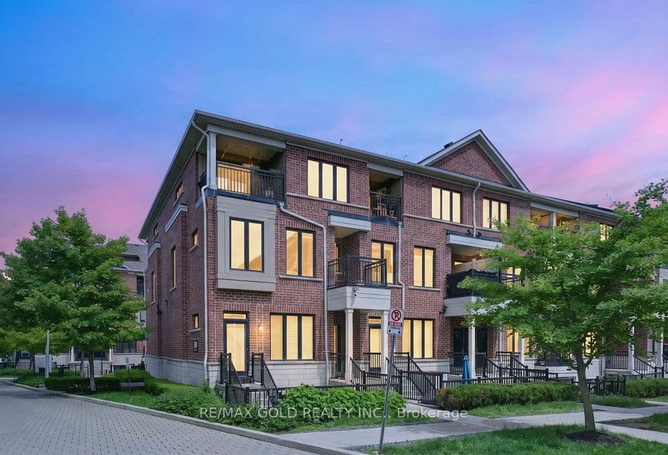 30 Carnation Avenue 92, Toronto, ON M8V 0B8 – main photo
