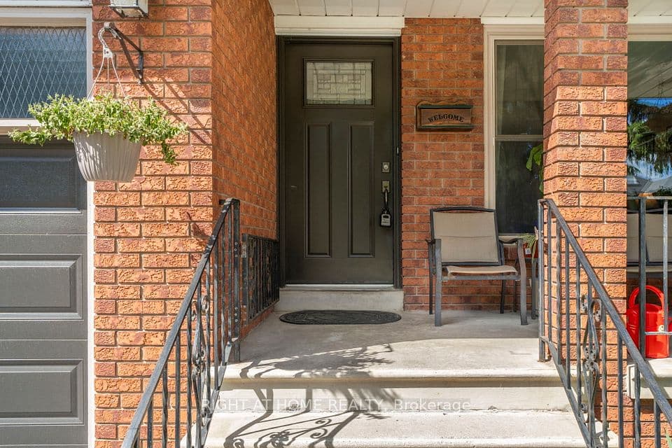 33 Benson Avenue, Mississauga, ON L5H 2P3 – photo 3