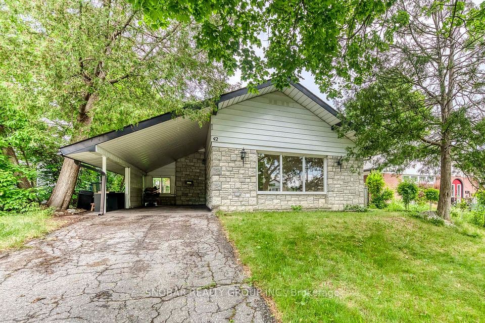 42 Clearbrooke Circle, Toronto, ON M9W 2E4 – main photo