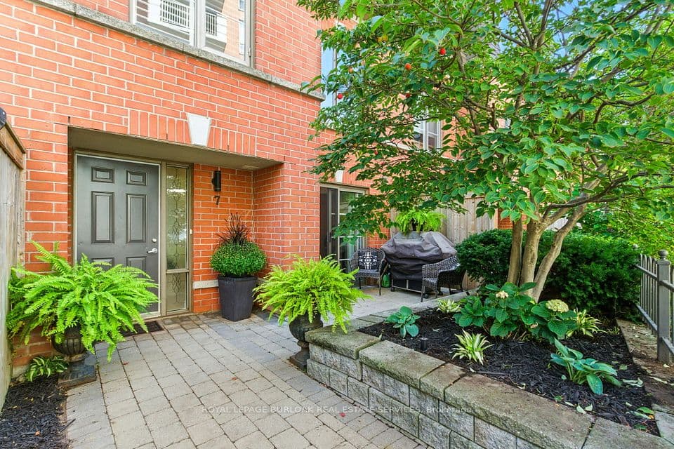 442 Maple Avenue 7, Burlington, ON L7S 2L7 – photo 2