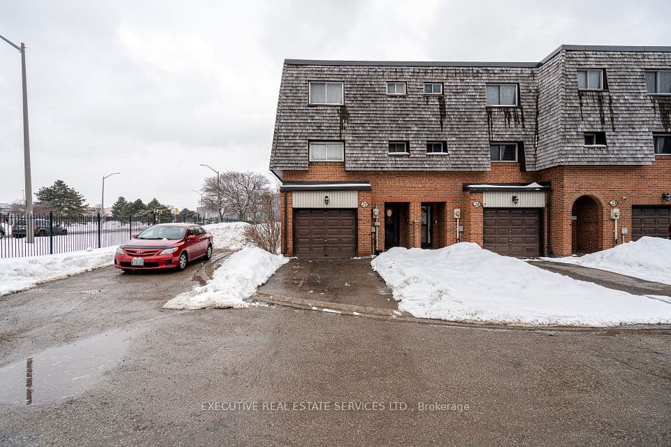 25 Briar Path, Brampton, ON L6T 2A2 – main photo