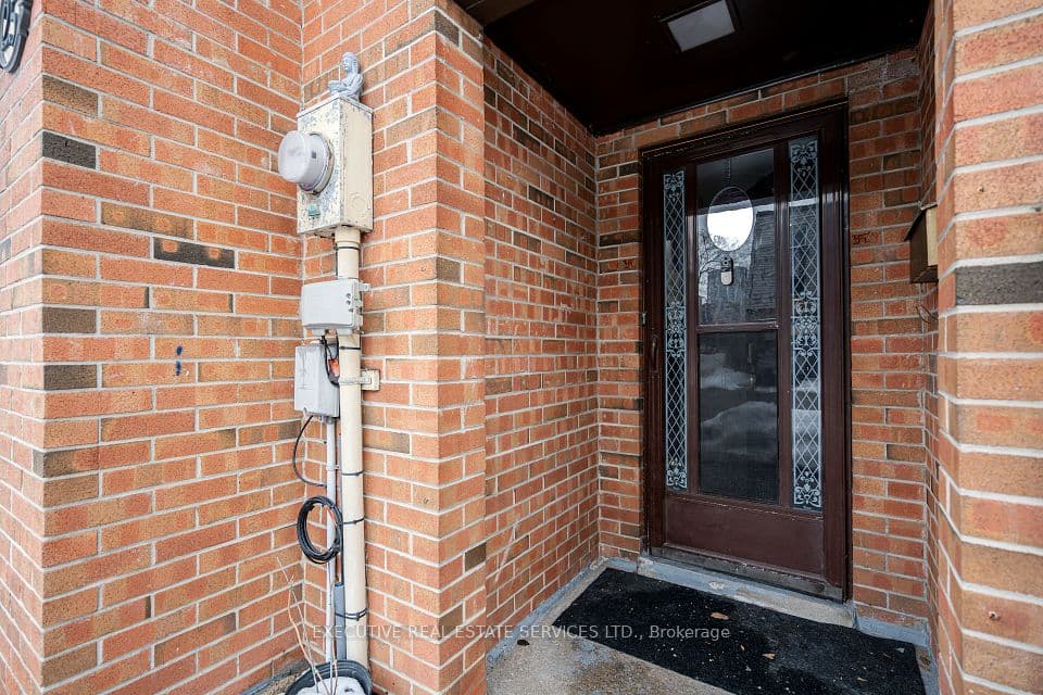 25 Briar Path, Brampton, ON L6T 2A2 – photo 2