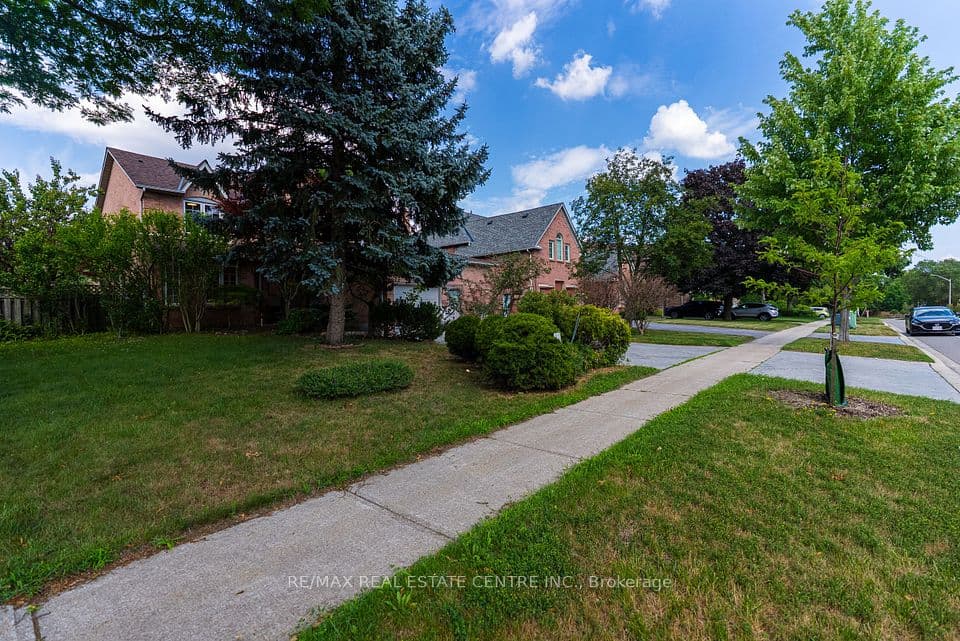 4623 Hewicks Lane, Mississauga, ON L5M 3L8 – photo 2