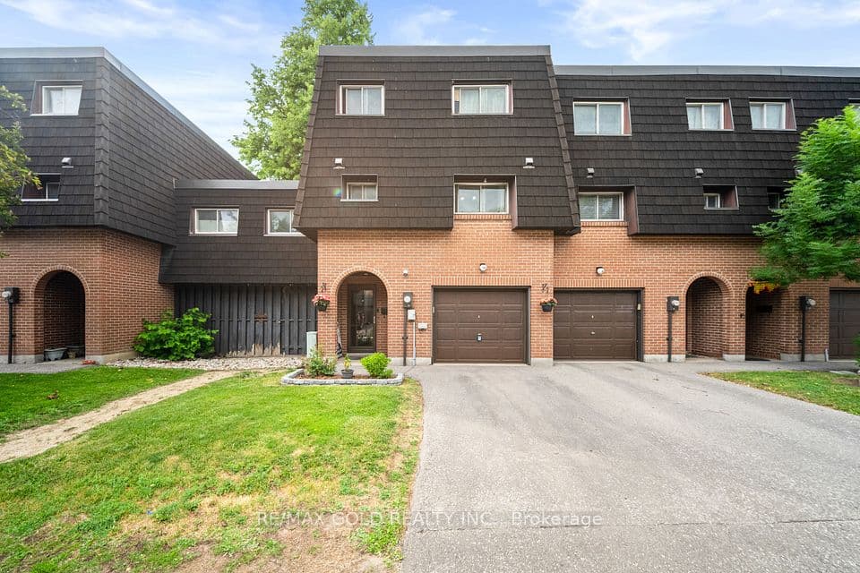 10 Darras Court, Brampton, ON L6T 1W7 – photo 2