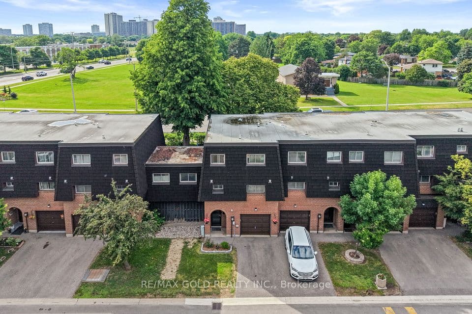 10 Darras Court, Brampton, ON L6T 1W7 – photo 3