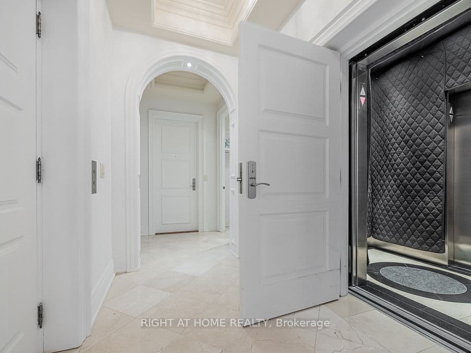 2095 Lake Shore Boulevard W LPH19, Toronto, ON M8V 4G4 – photo 3