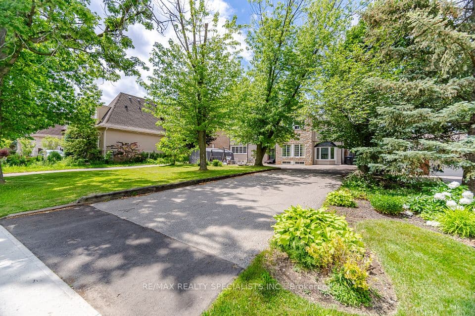 709 Queensway W, Mississauga, ON L5C 1A7 – photo 2