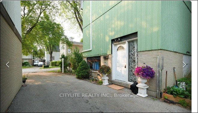 8 Horseshoe Court, Brampton, ON L6S 1S1 – photo 2
