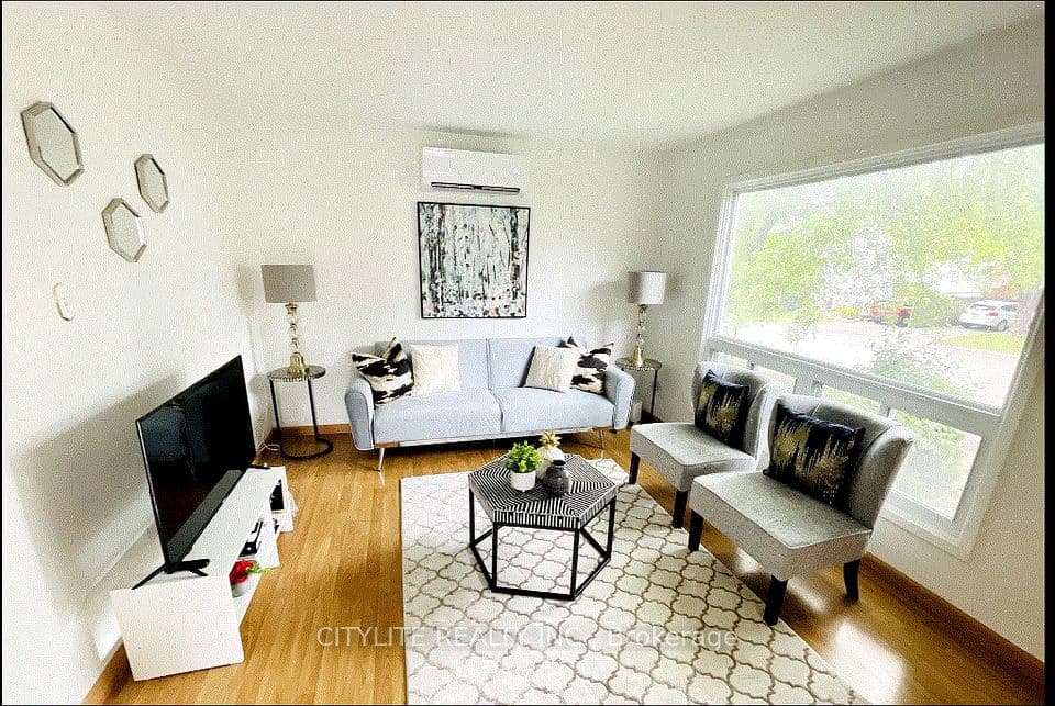 8 Horseshoe Court, Brampton, ON L6S 1S1 – main photo
