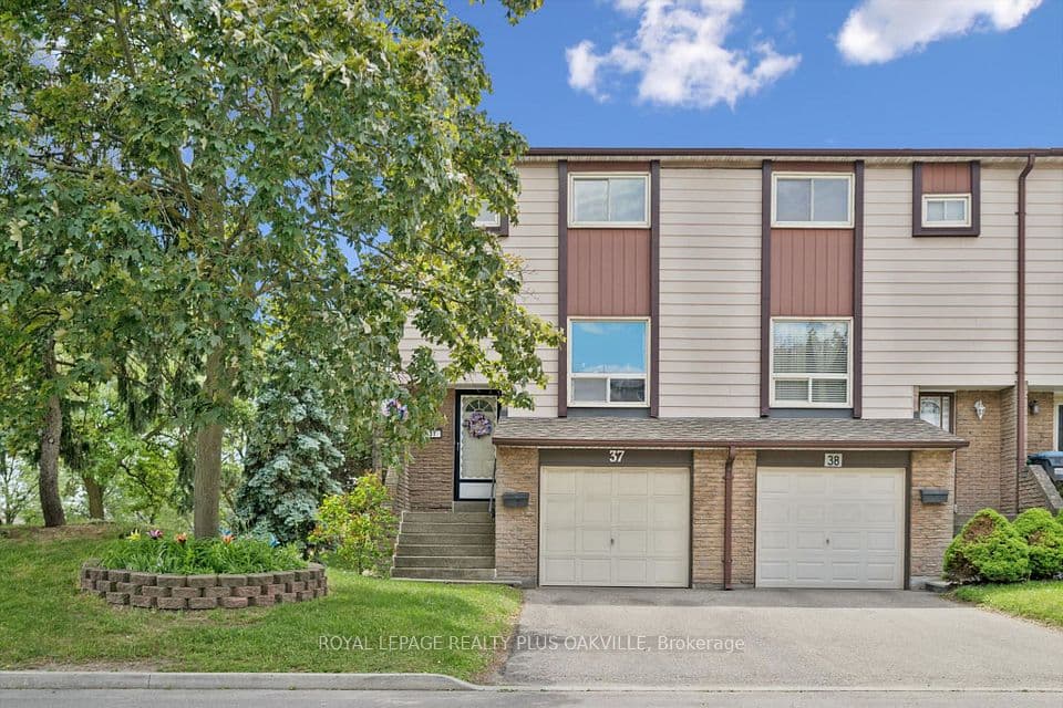 1221 Dundix Road 37, Mississauga, ON L4Y 3Y9 – photo 3