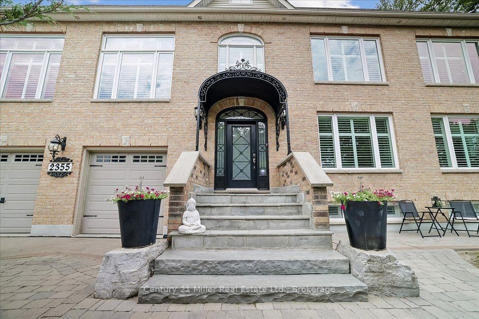 2355 Old Carriage Road, Mississauga, ON L5C 1Y6 – photo 3