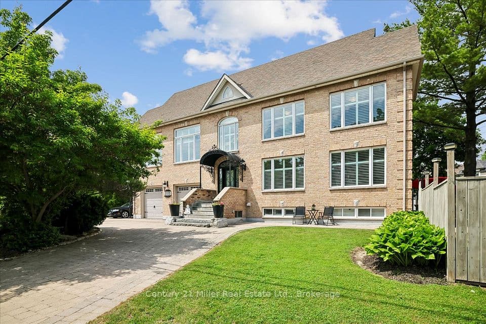 2355 Old Carriage Road, Mississauga, ON L5C 1Y6 – main photo