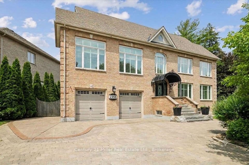 2355 Old Carriage Road, Mississauga, ON L5C 1Y6 – photo 2