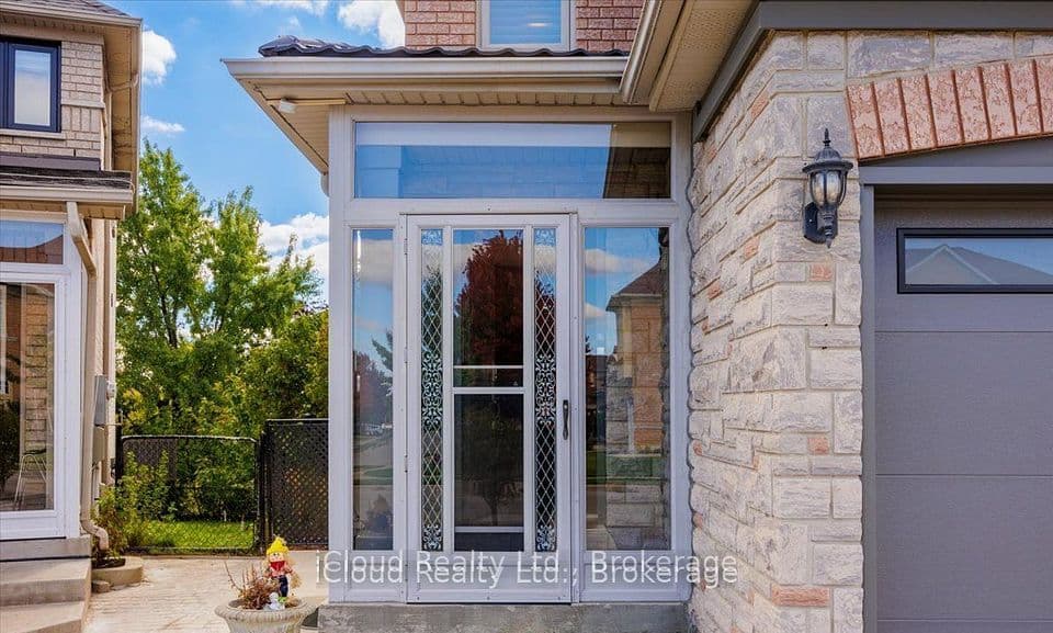 36 Pacific Wind Crescent, Brampton, ON L6R 2B1 – photo 2