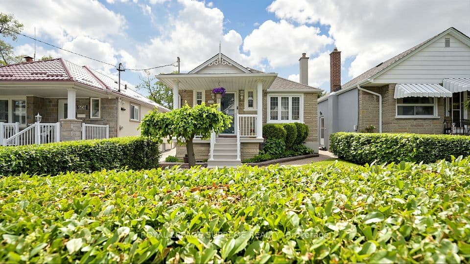 610 Mcroberts Avenue, Toronto, ON M6E 4R7 – photo 2