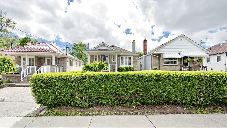610 Mcroberts Avenue, Toronto, ON M6E 4R7 – photo 3