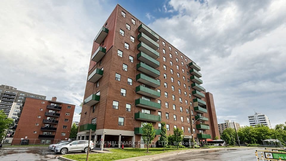 49 Queen Street E 402, Mississauga, ON L5G 4N6 – main photo