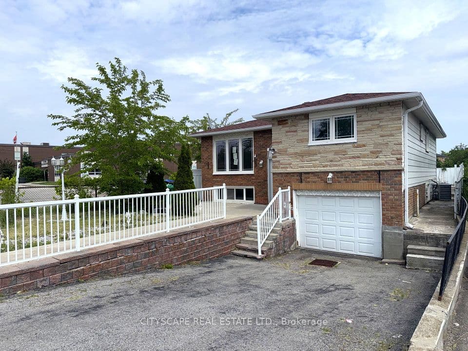 3720 Brandon Gate Drive, Mississauga, ON L4T 3M8 – photo 2