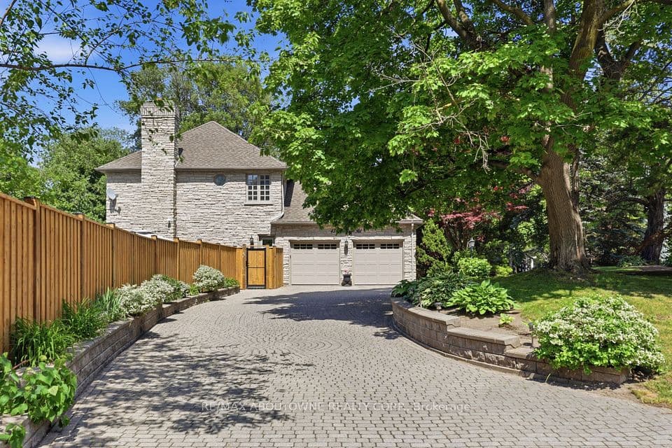 437 Cairncroft Road, Oakville, ON L6J 4N1 – photo 3