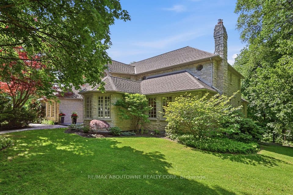 437 Cairncroft Road, Oakville, ON L6J 4N1 – photo 2