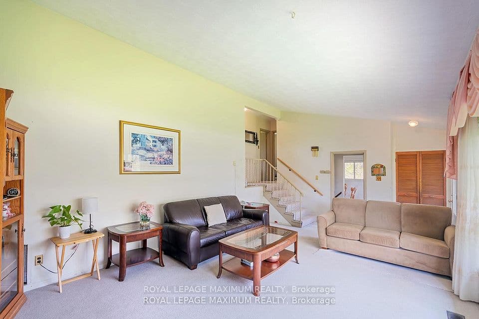 565 Pinegrove Road, Oakville, ON L6K 2C5 – photo 3