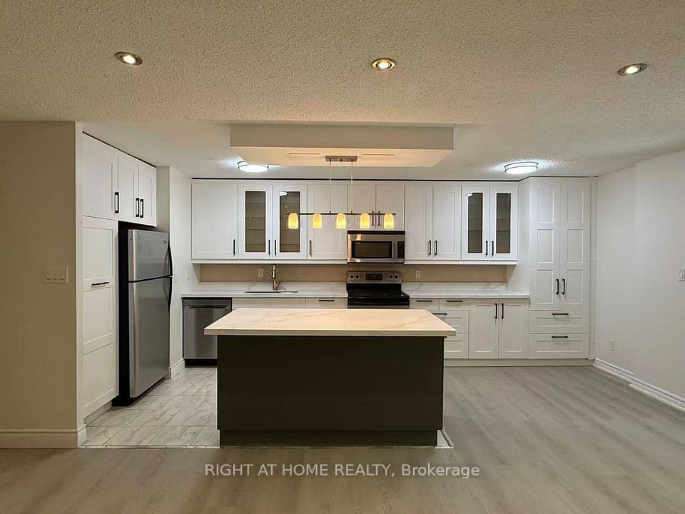3025 The credit woodlands Drive 109, Mississauga, ON L5C 2V3 – main photo