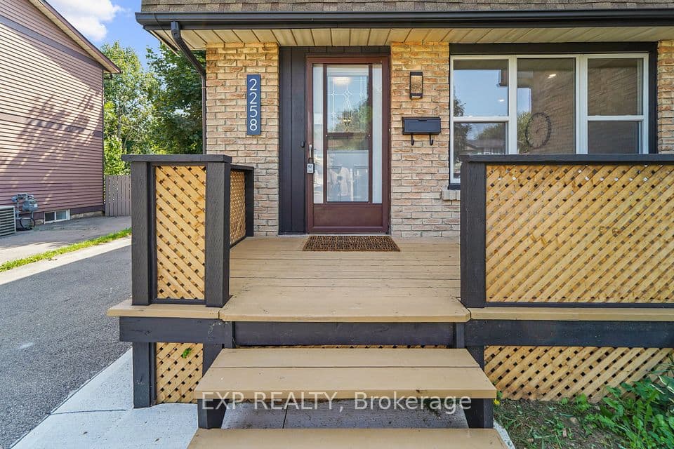 2258 Manchester Drive, Burlington, ON L7P 3W2 – photo 3