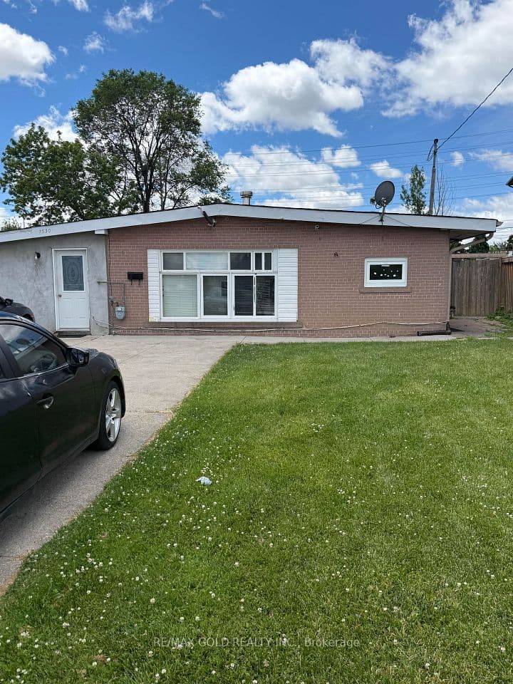 7530 Redstone Road, Mississauga, ON L4T 2B8 – photo 2