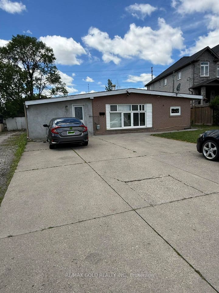 7530 Redstone Road, Mississauga, ON L4T 2B8 – main photo