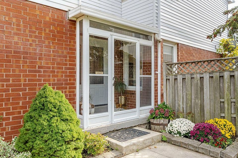 2046 Glenada Crescent, Oakville, ON L6H 4M3 – photo 2