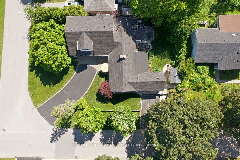 549 Ann Avenue, Burlington, ON L7T 2S7 – photo 2