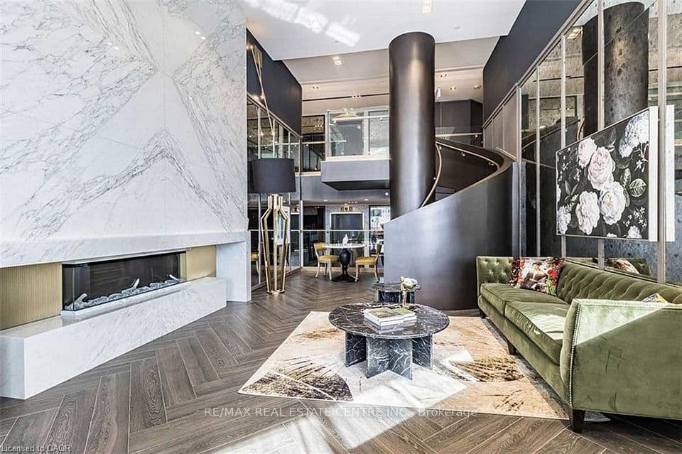 395 Dundas Street W 221, Oakville, ON L6M 4M2 – photo 3