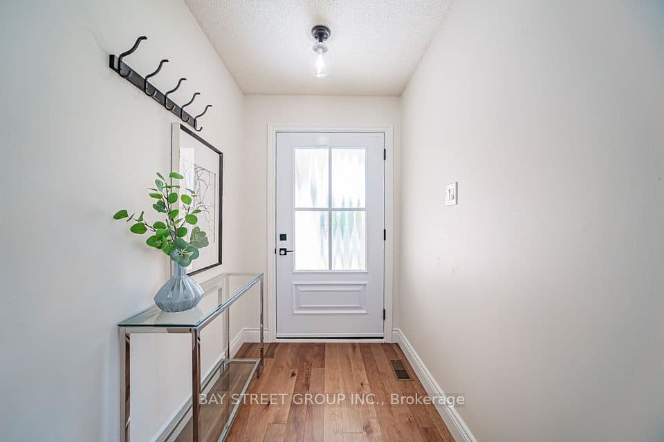 29 Roslo Court, Oakville, ON L6H 4S1 – photo 2