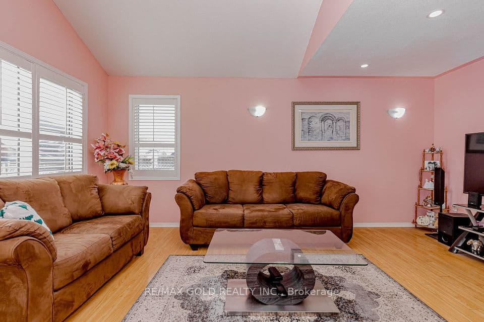 153 SW Cordgrass Crescent, Brampton, ON L6R 2A1 – photo 2