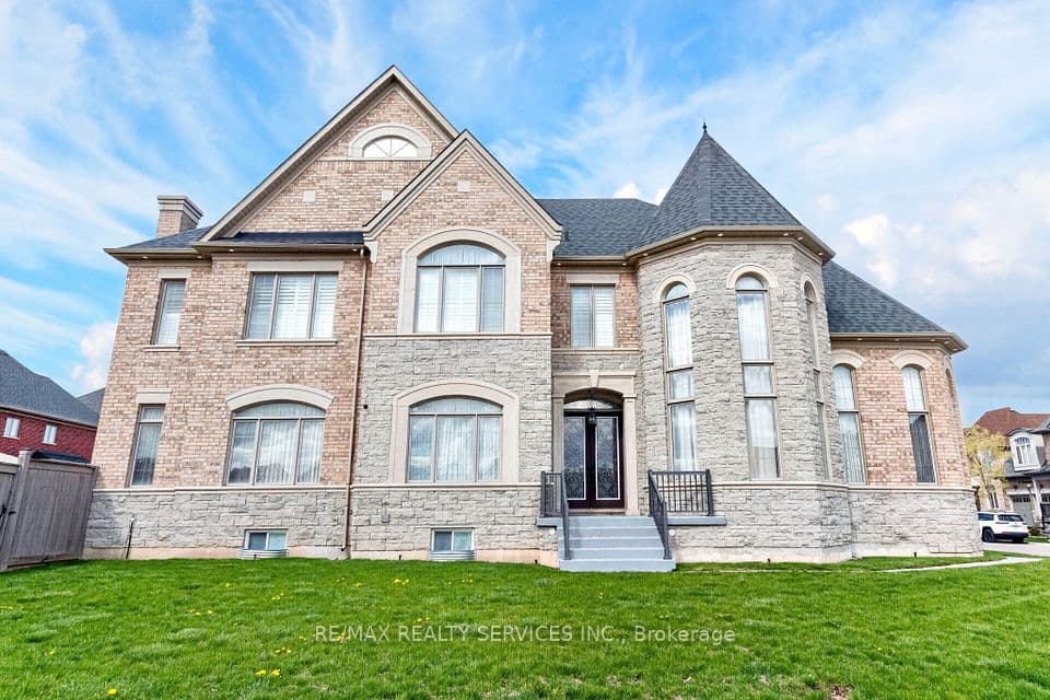 28 Pendergast Court, Brampton, ON L6P 4G7 – photo 2
