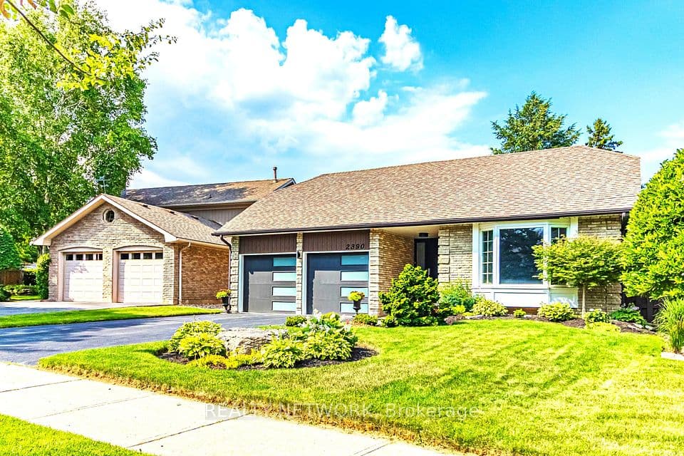 2390 Sinclair Circle, Burlington, ON L7P 3C3 – main photo
