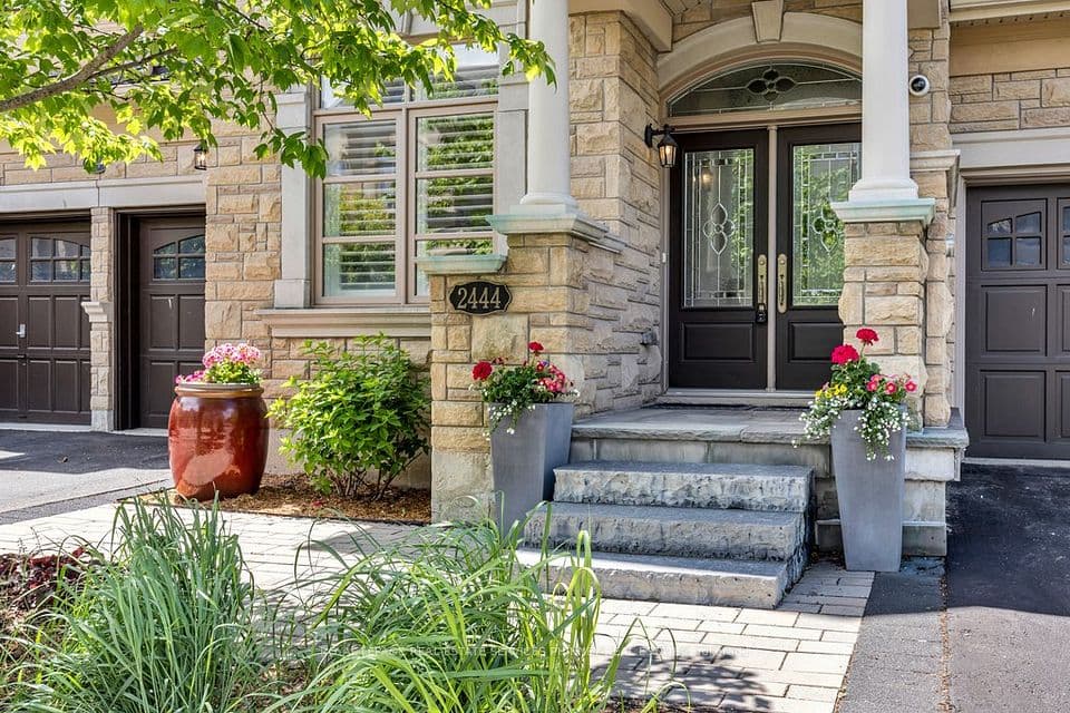 2444 Chateau Common, Oakville, ON L6M 0S1 – photo 2