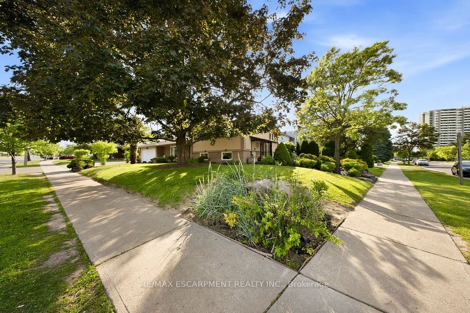 1045 BLOOR Street, Mississauga, ON L4Y 2N3 – photo 3