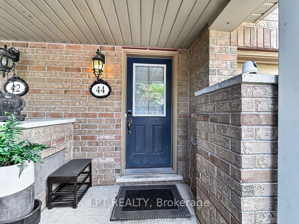 44 Cedar Lake Crescent, Brampton, ON L6Y 0P9 – photo 3