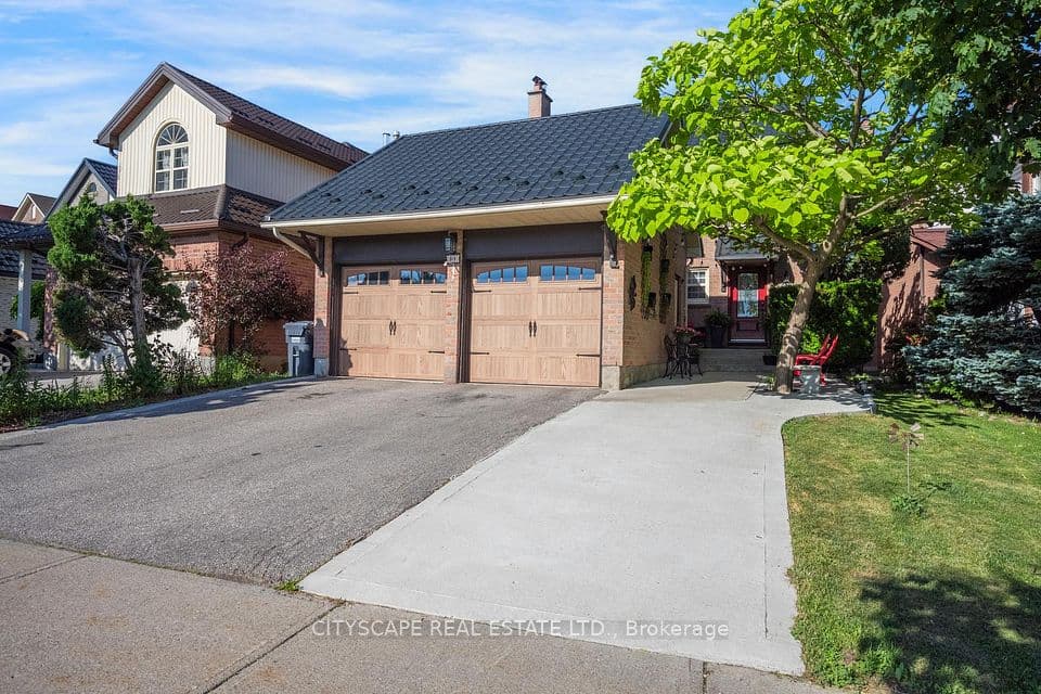 301 Kingsbridge Garden, Mississauga, ON L5R 1L2 – photo 2