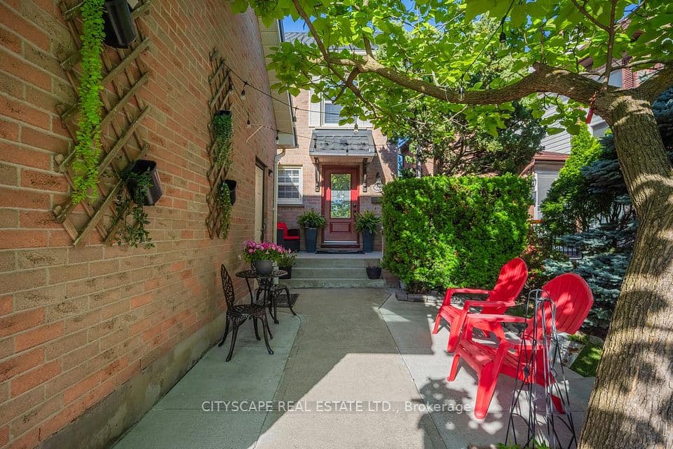 301 Kingsbridge Garden, Mississauga, ON L5R 1L2 – photo 3